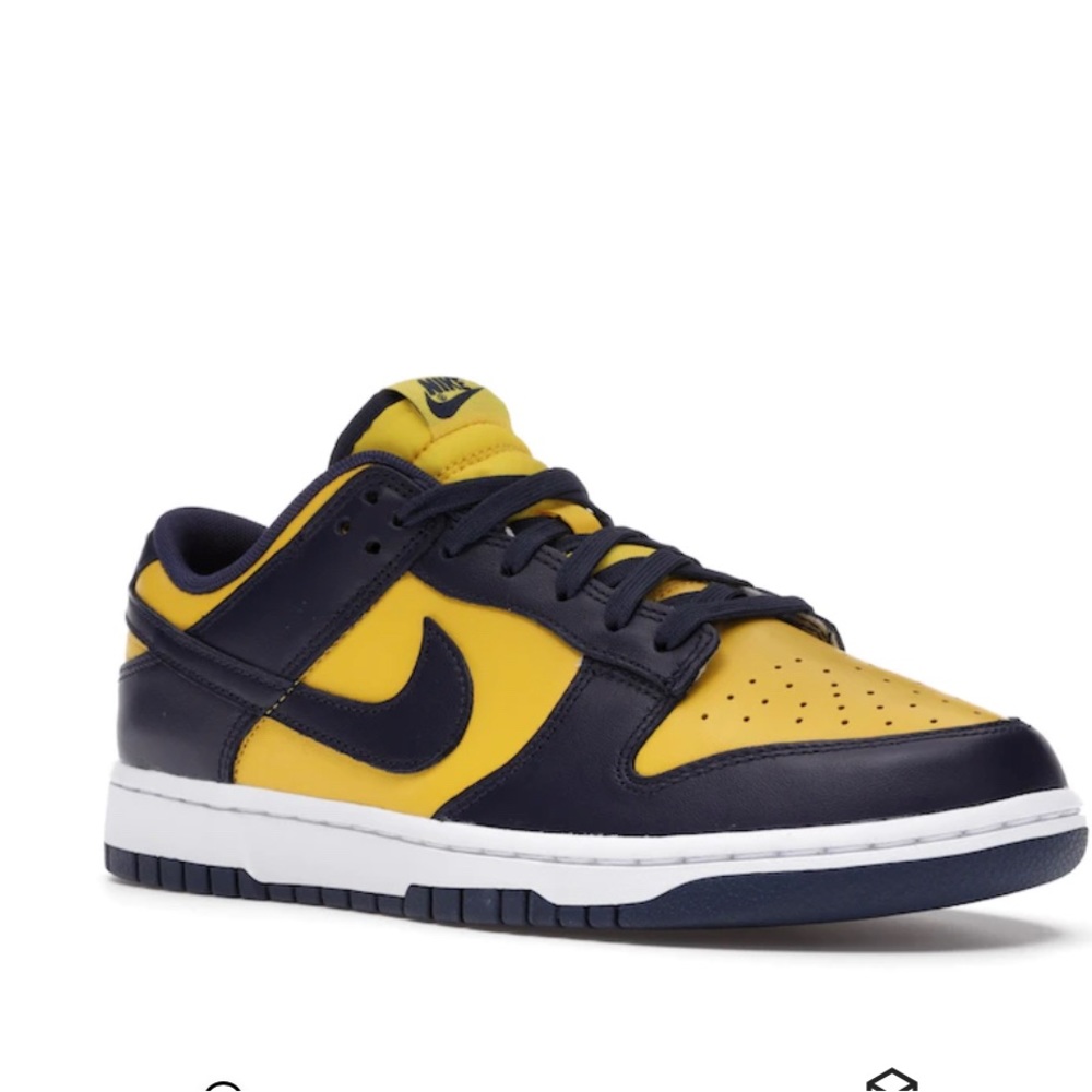 Nike dunk low Michigan sneakers. NEVER WORN. Authentic shoes. Check pictures.